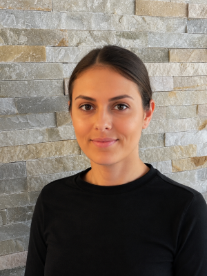 Ana, Physiotherapeutin